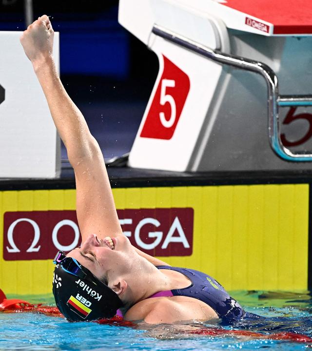 Angelina Köhler jubelt über Silber über 100m Schmetterling