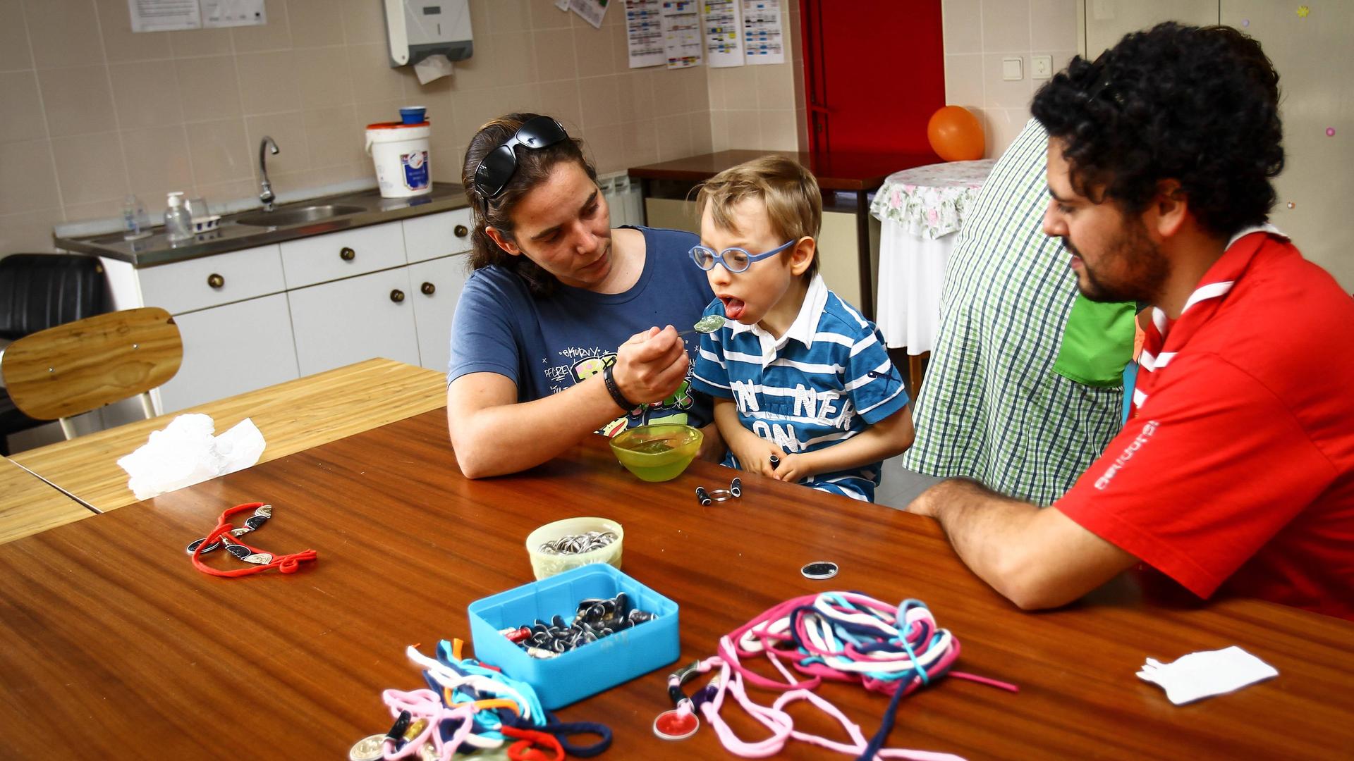 Kind mit Angelman-Syndrom