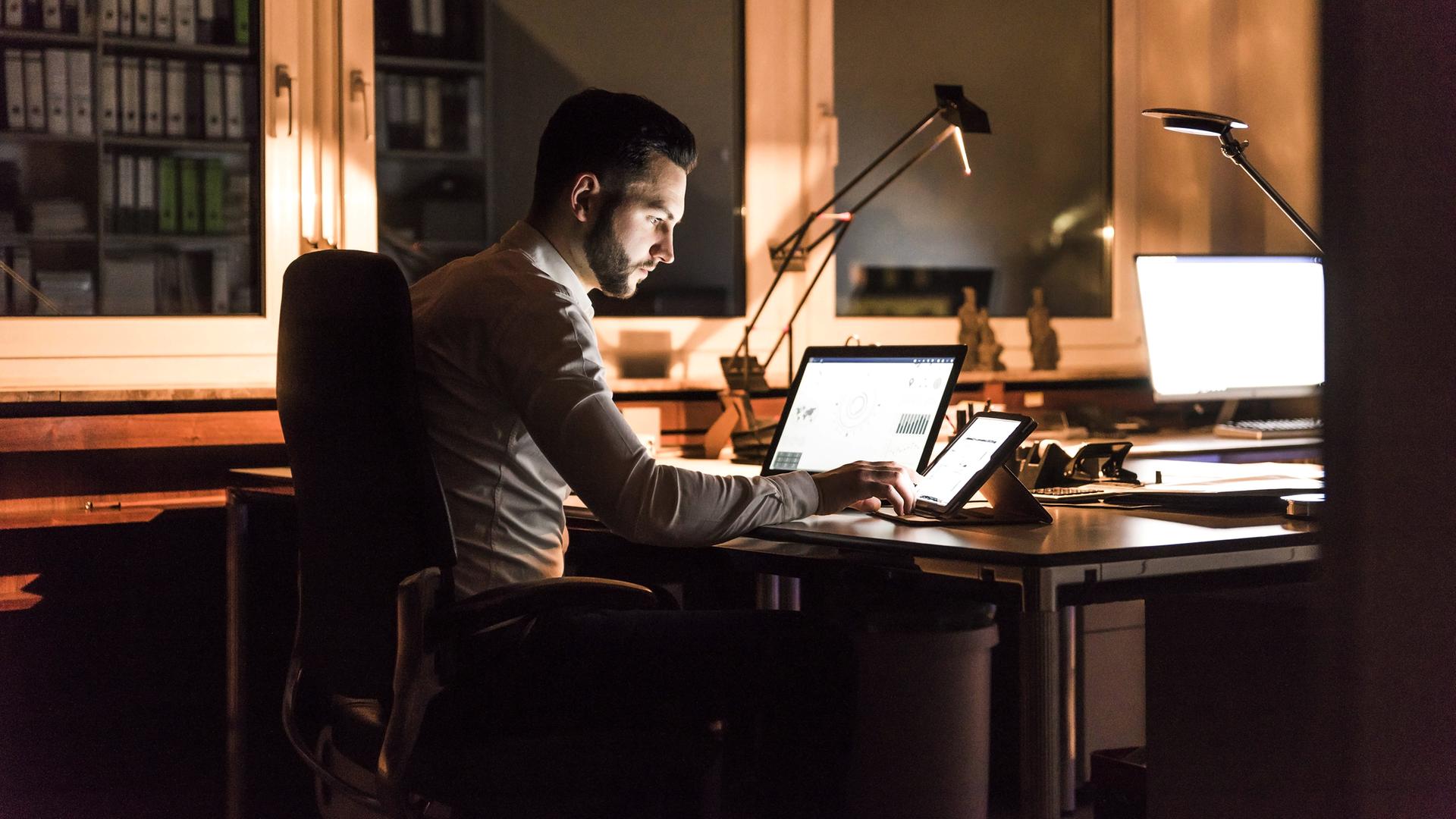 Angestellter in Büro