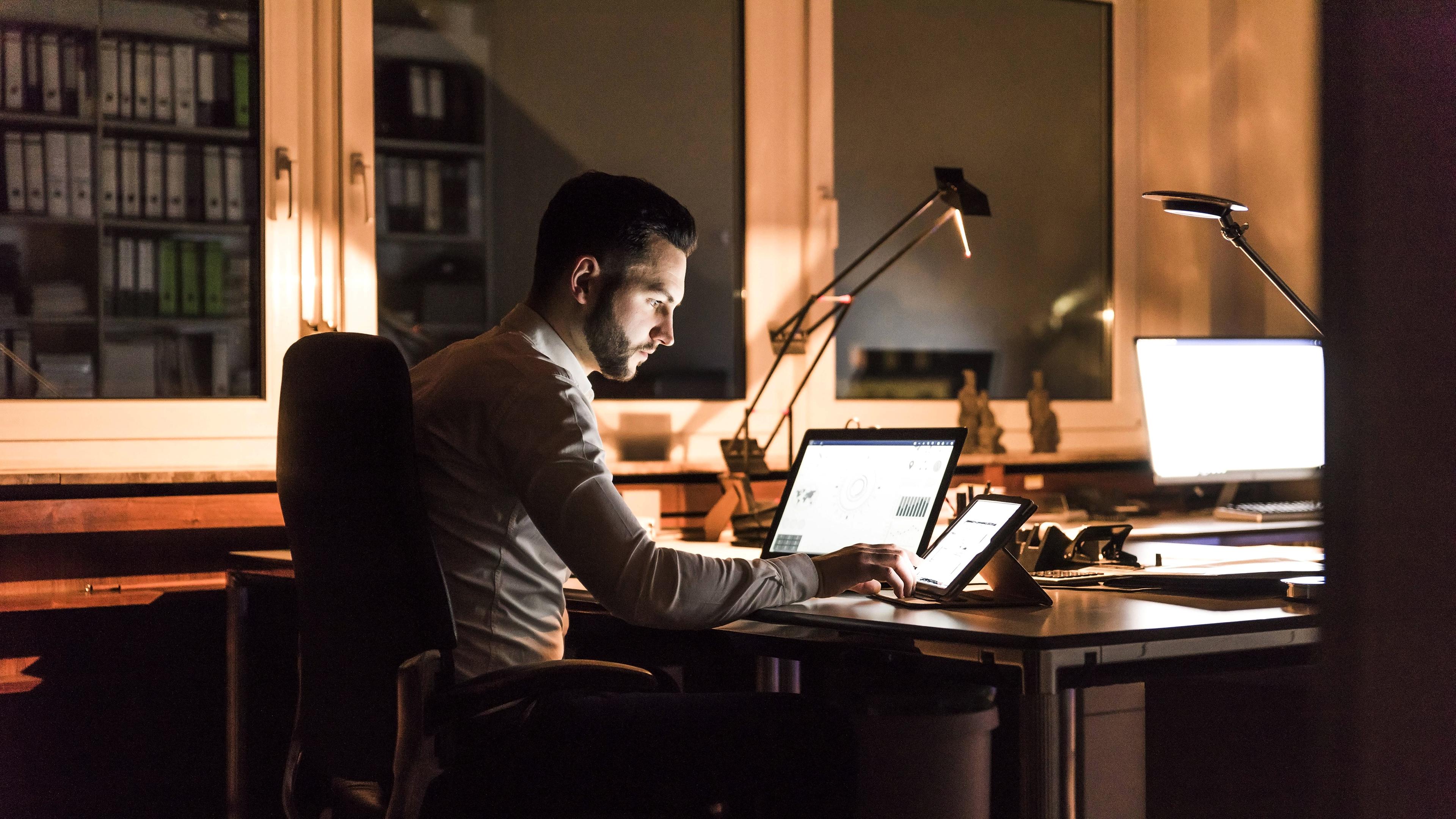 Angestellter in Büro