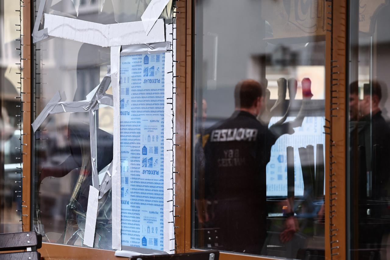 Die Polizei ermittelt im Restaurant „Eclipse Grillbar“, nachdem es in der Nacht vom 10.04.2026 in München beschädigt wurde. 