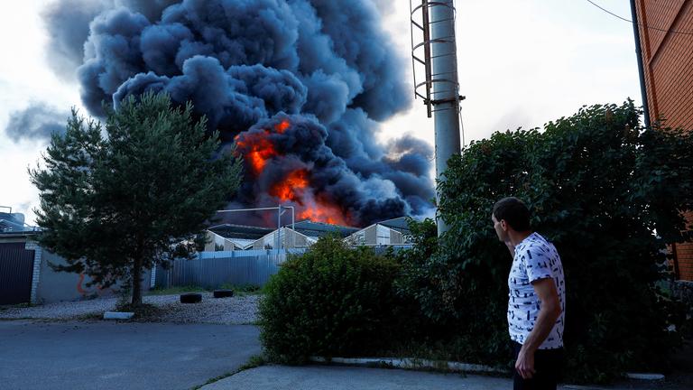 Rauchentwicklung nach einem russischen Luftangriff in Charkiw