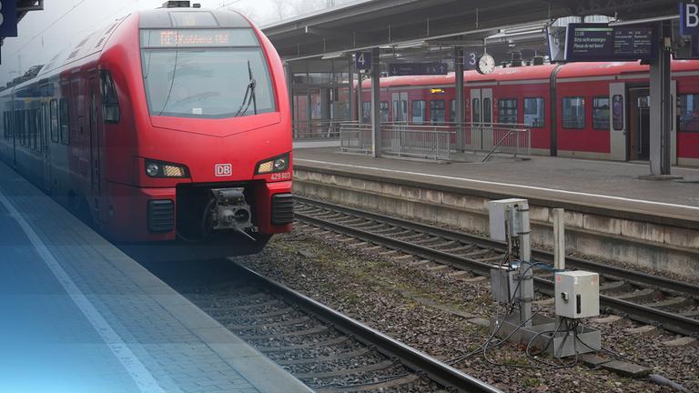 Ein Zug am Bahnhof in Landstuhl, RLP