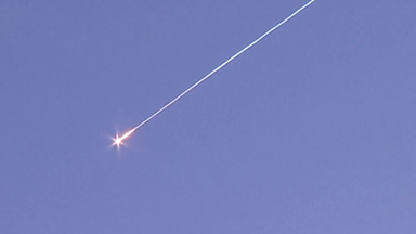 Eine auf Israel abgefeuerte Rakete wird abgefangen.
