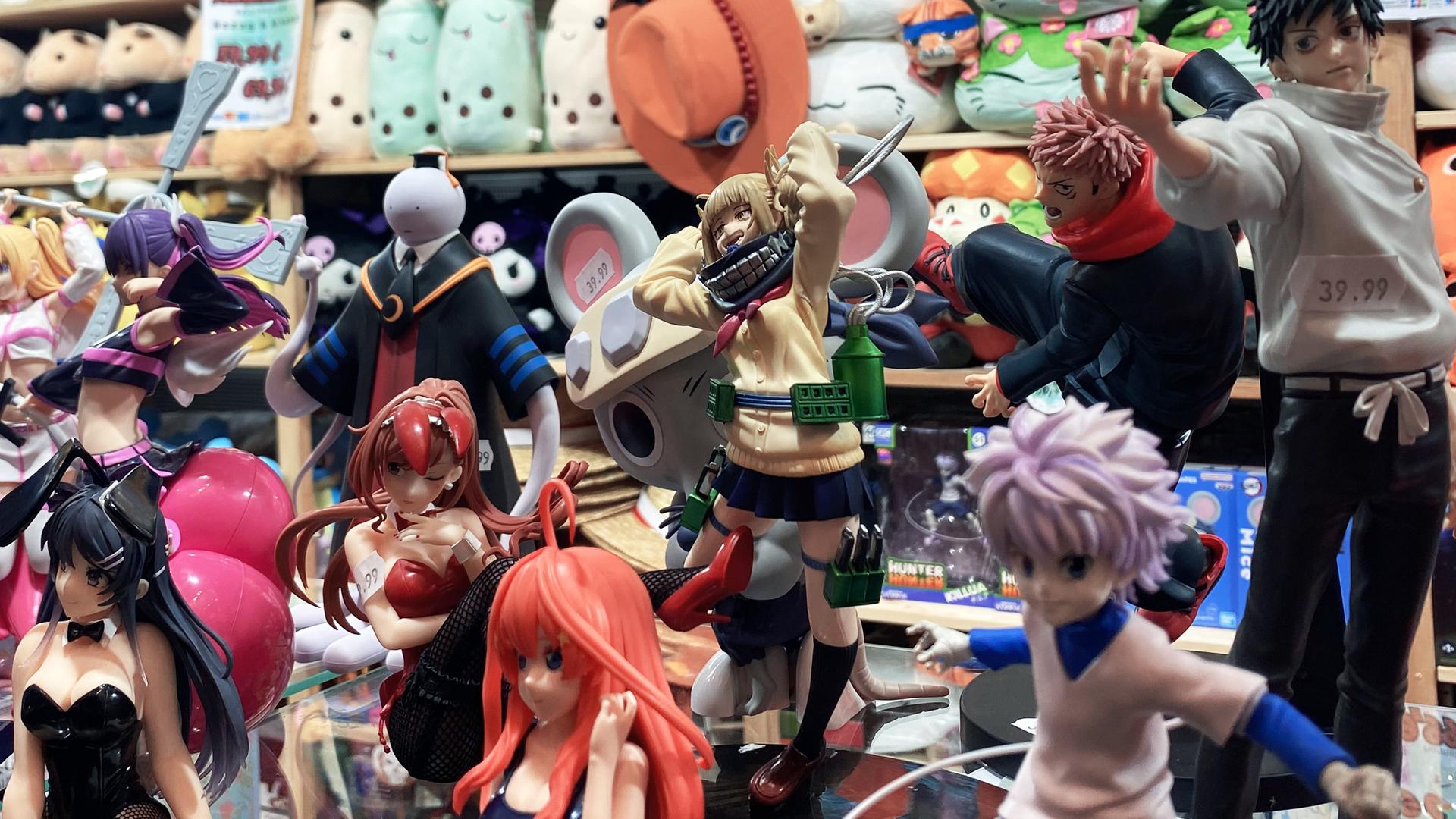 Figuren zum Verkauf bei der AnimagiC 2025 in Mannheim.