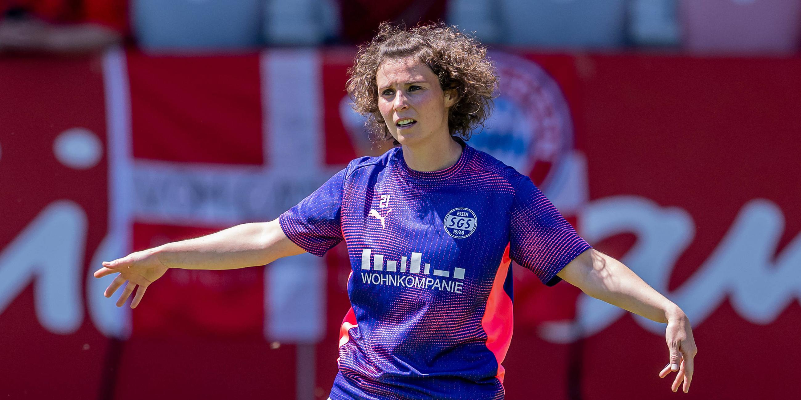 Anja Pfluger (SGS Essen, 21) beim Aufwaermen.