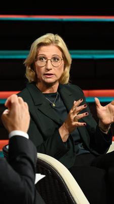 Anke Rehlinger diskutiert mit Markus Lanz. 