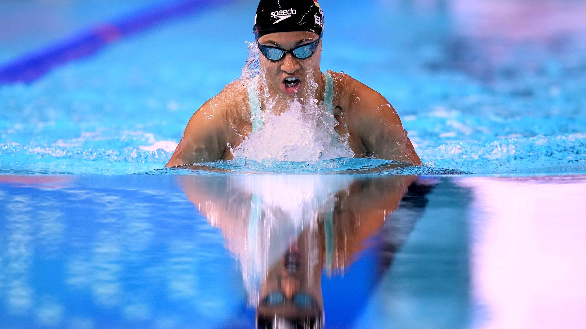 Die deutsche Schwimmerin Anna Elendt in Aktion bei der Schwimm Weltmeisterschaft 2025 in Singapur 