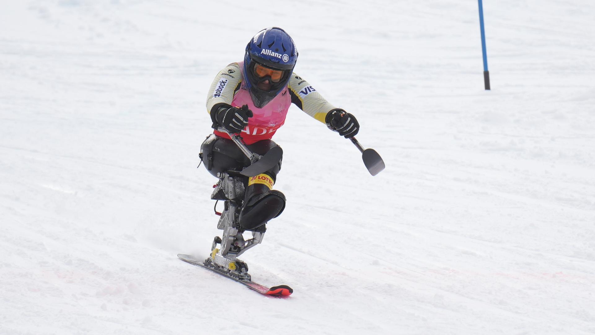 Monoskifahrerin Anna-Lena Forster in Aktion