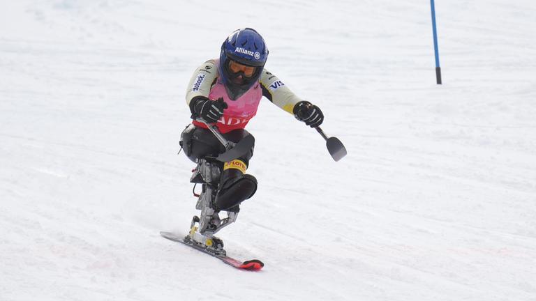 Monoskifahrerin Anna-Lena Forster in Aktion