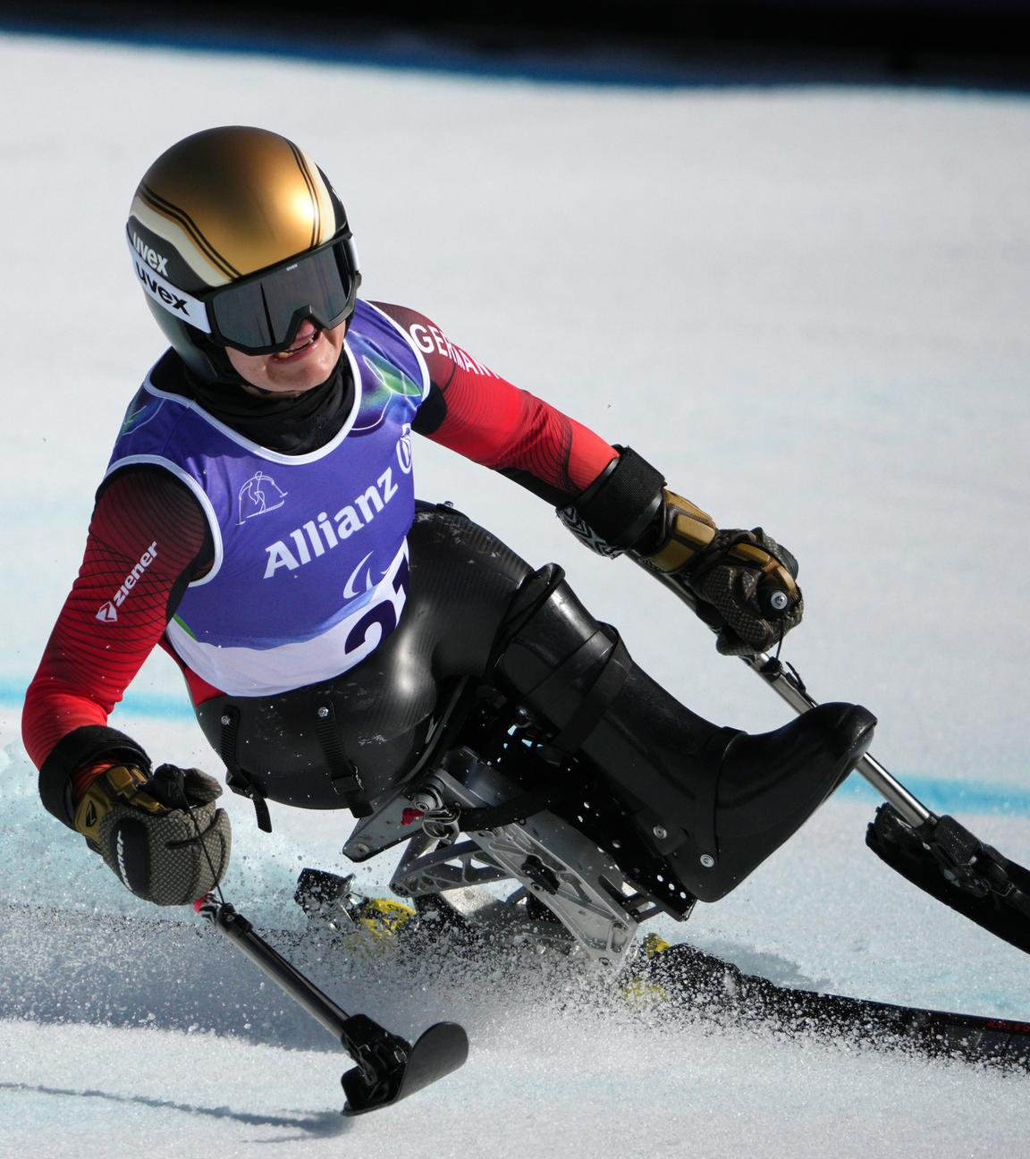 Anna-Lena Forster ist im alpinen Skisport in Aktion bei den Winter-Paralympics 2026.