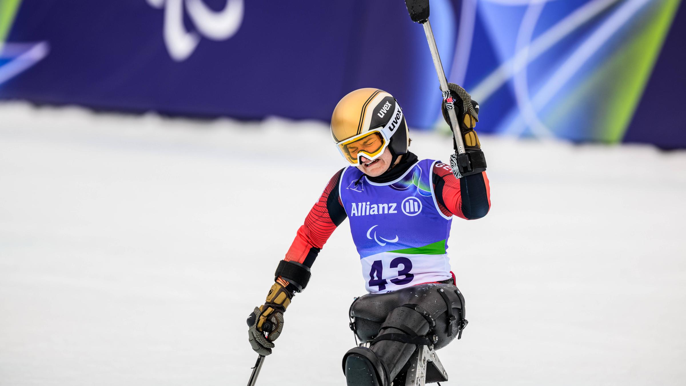 Anna-Lena Forster aus Deutschland feiert nach ihrem Sieg im para-alpinen Riesenslalom der Frauen am 12.03.2026 in Cortina. 