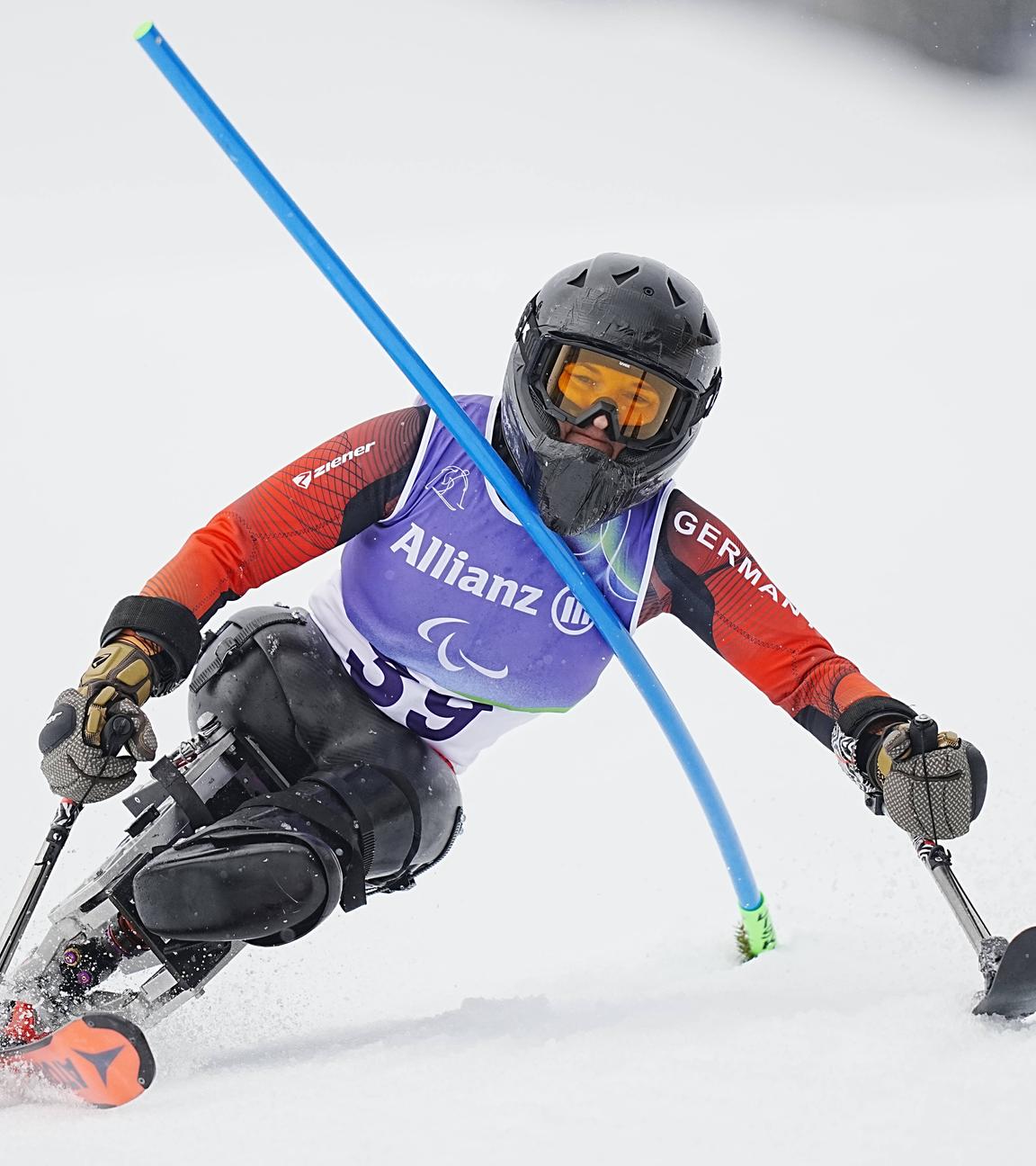 Anna-Lena Forster beim ersten Lauf des Slaloms bei den Paralympics.