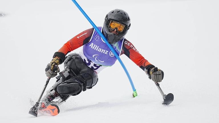 Anna-Lena Forster beim ersten Lauf des Slaloms bei den Paralympics.