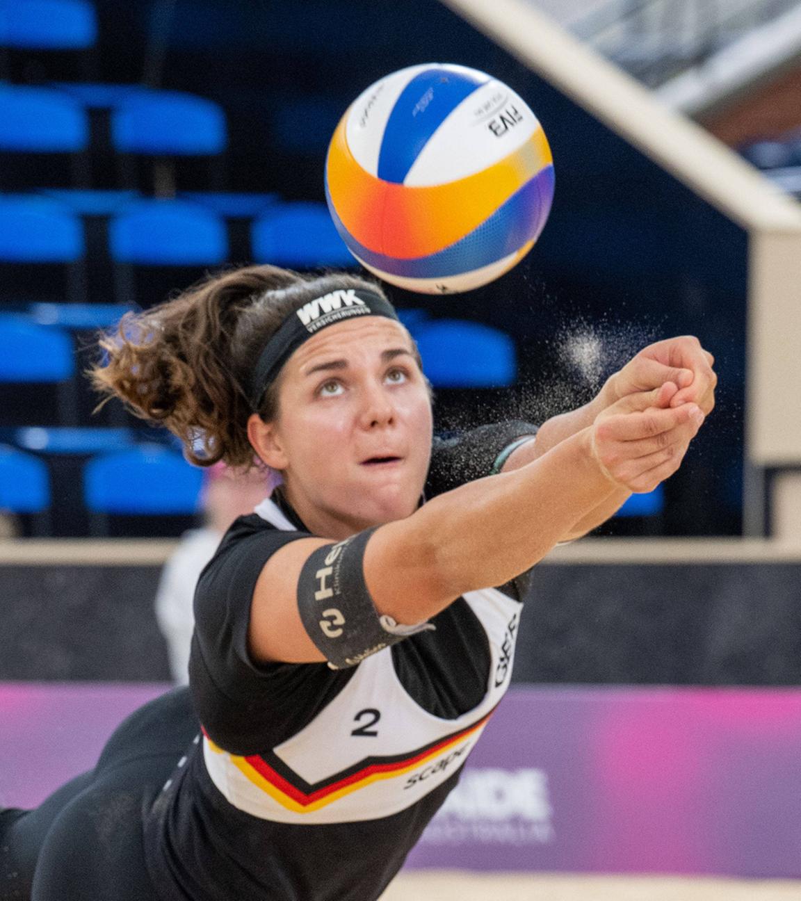 Anna-Lena Grüne (GER) im Einsatz als Player 2 bei den Beachvolleyball-Weltmeisterschaften am 17. November 2025 in Adelaide, Australien.