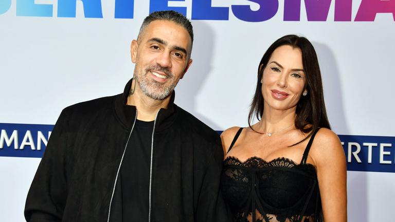 Anna-Maria Ferchichi (rechts) steht neben Bushido (links) auf einer Gala-Veranstaltung