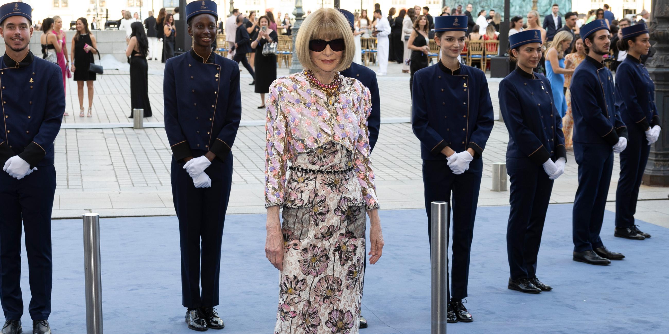 Anna Wintour auf dem blauen Teppich