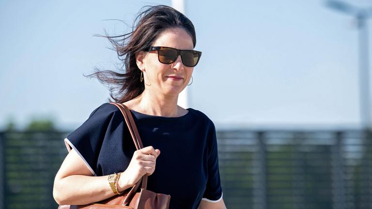 Außenministerin Annalena Baerbock bei der Ankunft am Flughafen, aufgenommen am 01.05.2024 in Berlin