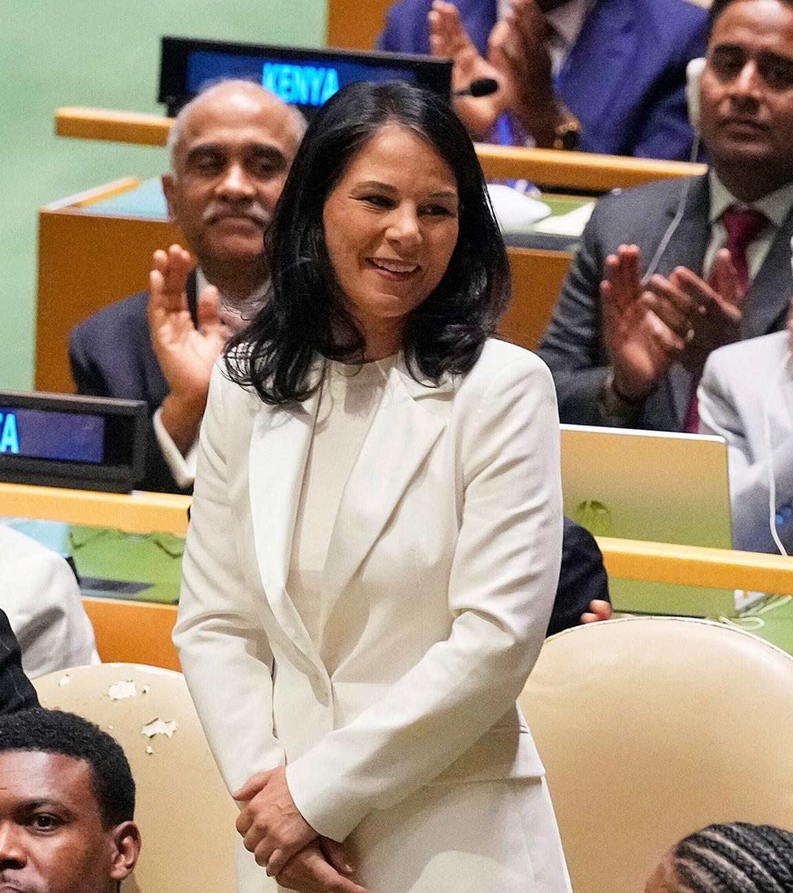 Annalena Baerbock nimmt den Applaus entgegen, als sie am Montag, dem 2. Juni 2025, zur Präsidentin der 80. Generalversammlung der Vereinten Nationen gewählt wird.