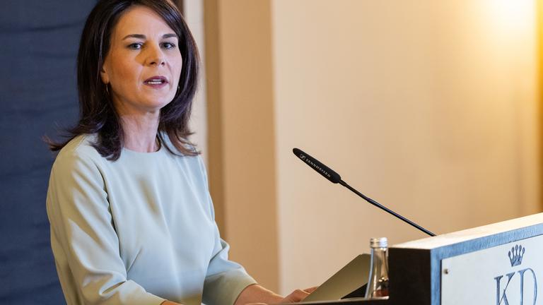 Israel, Jerusalem: Annalena Baerbock (Bündnis 90/Die Grünen), Bundesaußenministerin, spricht auf einer Pressekonferenz im Hotel King David in Jerusalem.