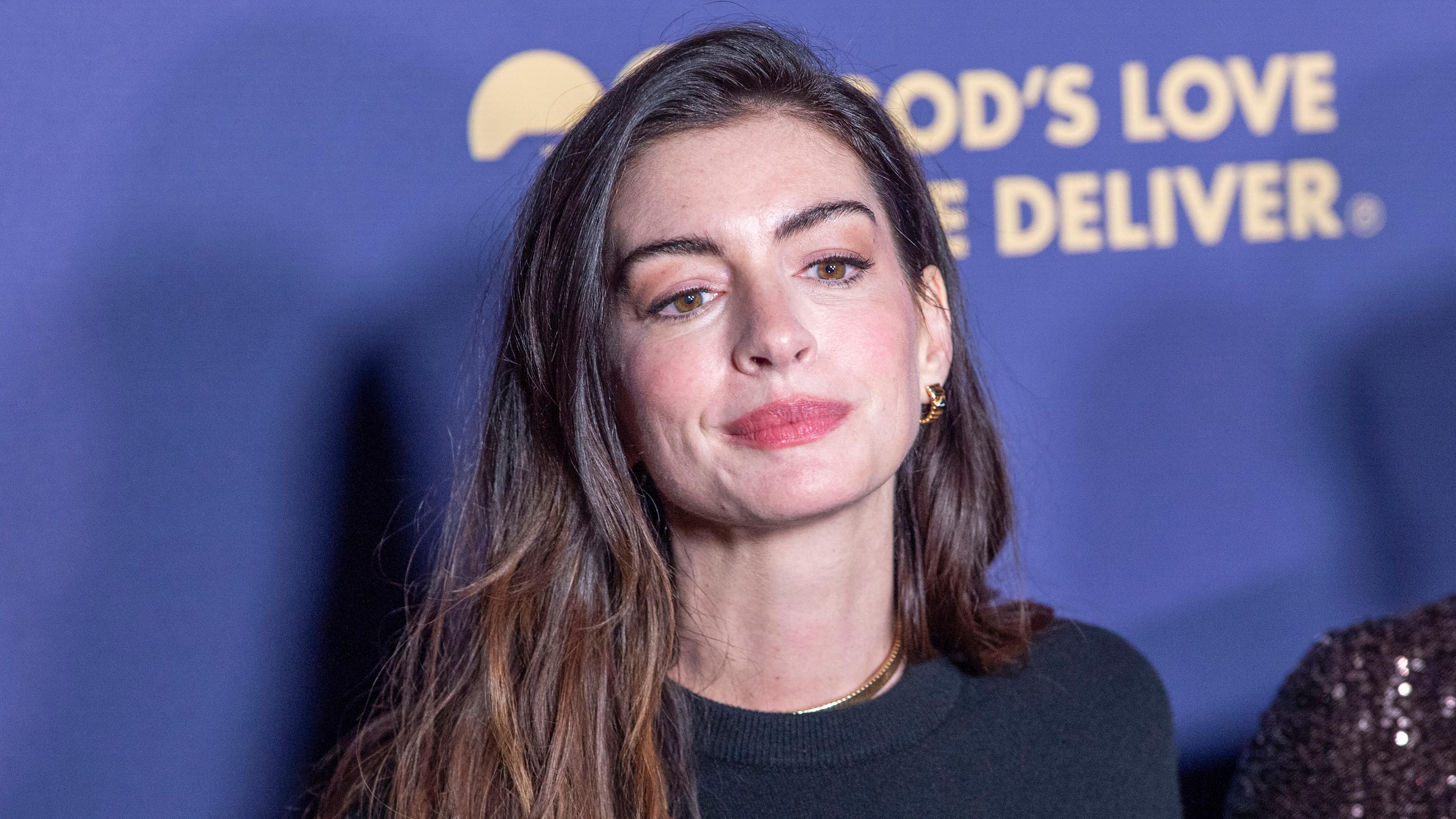Anne Hathaway besucht Charity-Gala 