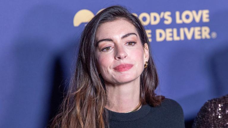 Anne Hathaway besucht Charity-Gala 
