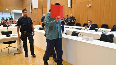 Der afghanische Asylbewerber Farhad Noori wurde heute vor dem Oberlandesgericht München wegen dem Anschlag auf eine Verdi-Demonstration vergangenen Jahres zu lebenslanger Haft verurteilt.