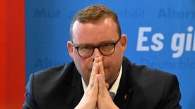 Ansgar Schledde, vicepresidente del grupo parlamentario AfD, mira hacia el futuro durante una conferencia de prensa de AfD Baja Sajonia. (archivo)