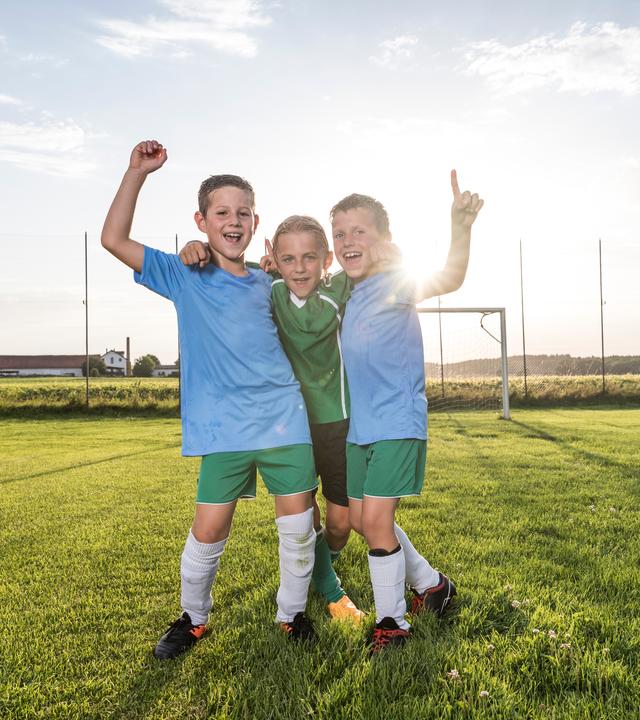Kinder beim Fußballtraining