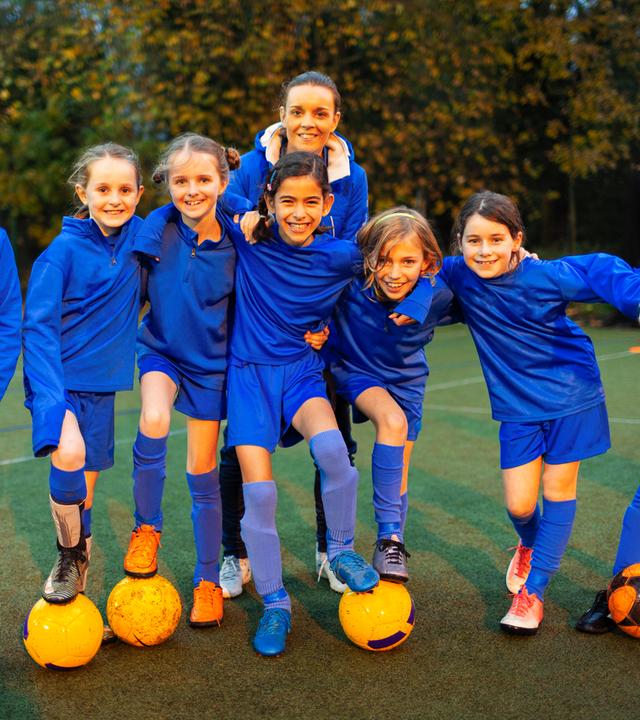 Kinder beim Fußballtraining