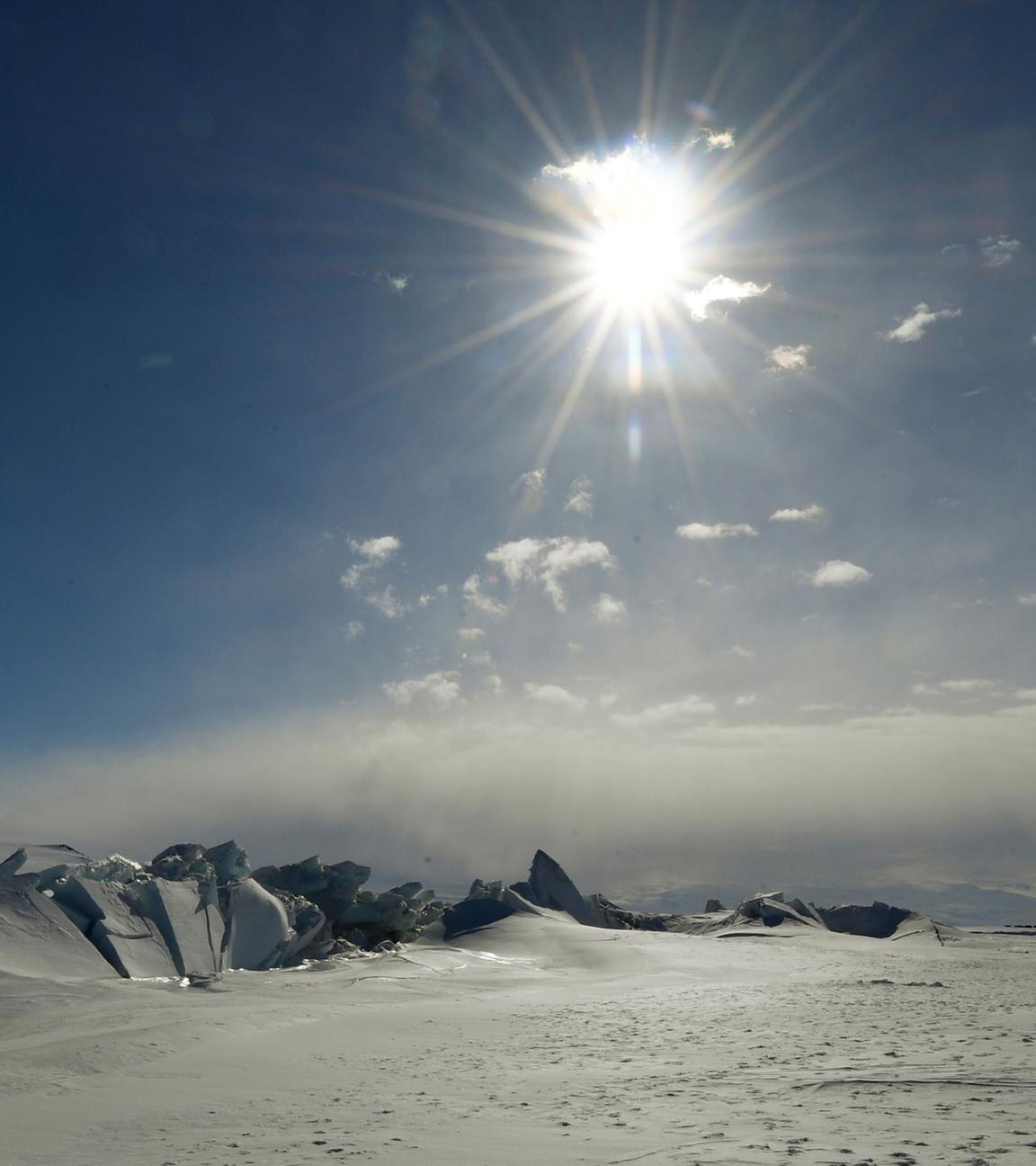 Ein vereister Abschnitt des Rossmeers an der Scott-Station in der Antarktis am 12.11.2016.