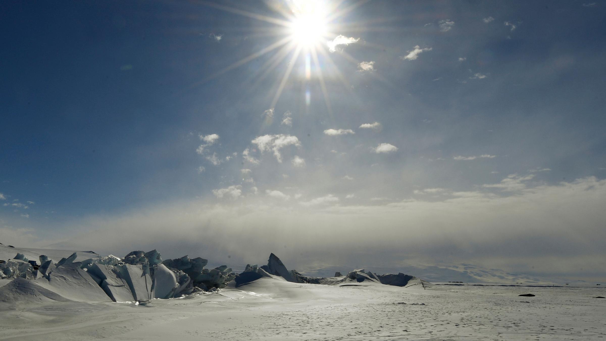 Ein vereister Abschnitt des Rossmeers an der Scott-Station in der Antarktis am 12.11.2016.