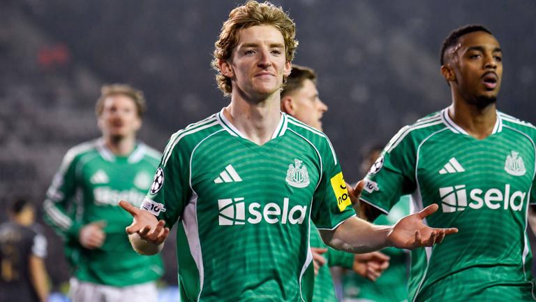 Anthony Gordon (Newcastle United) jubelt. 