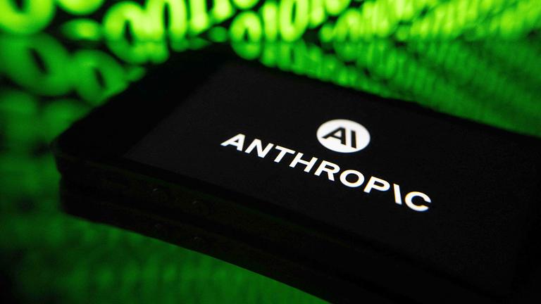 Smartphone-Display mit Logo von Anthropic (Fotomontage)