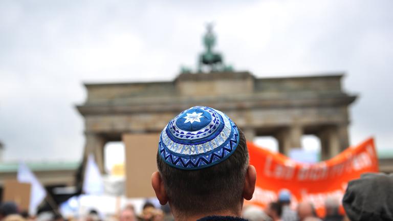 Antisemitismus sei stark in Gesellschaft verankert.