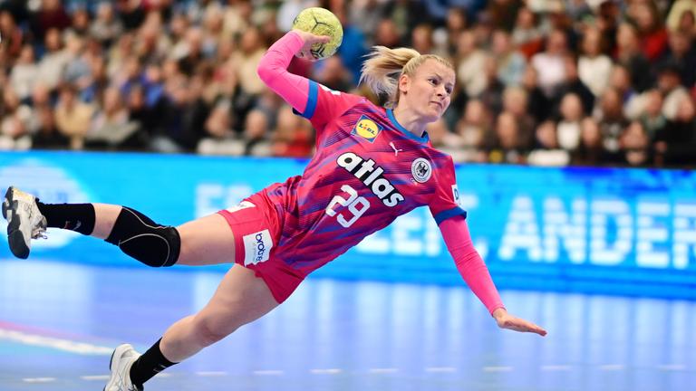 Antje Döll (Deutschland) im Handball-Testspiel Deutschland gegen Dänemark am 09.04.2025.