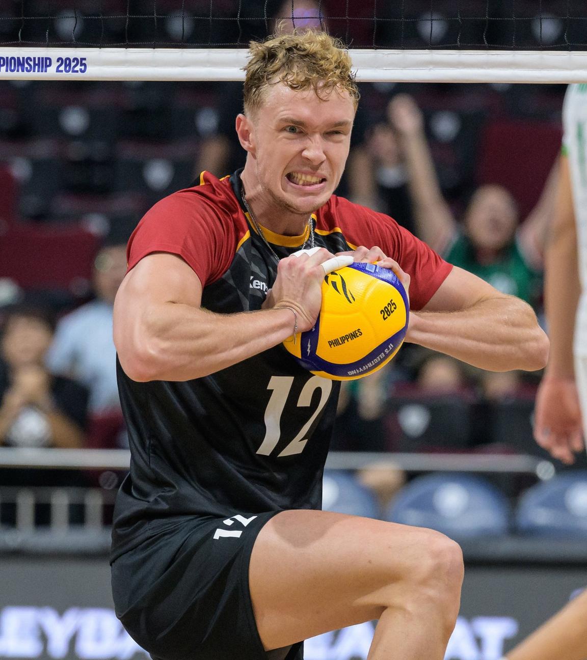 Anton Brehme (Deutschland) kämpft. 