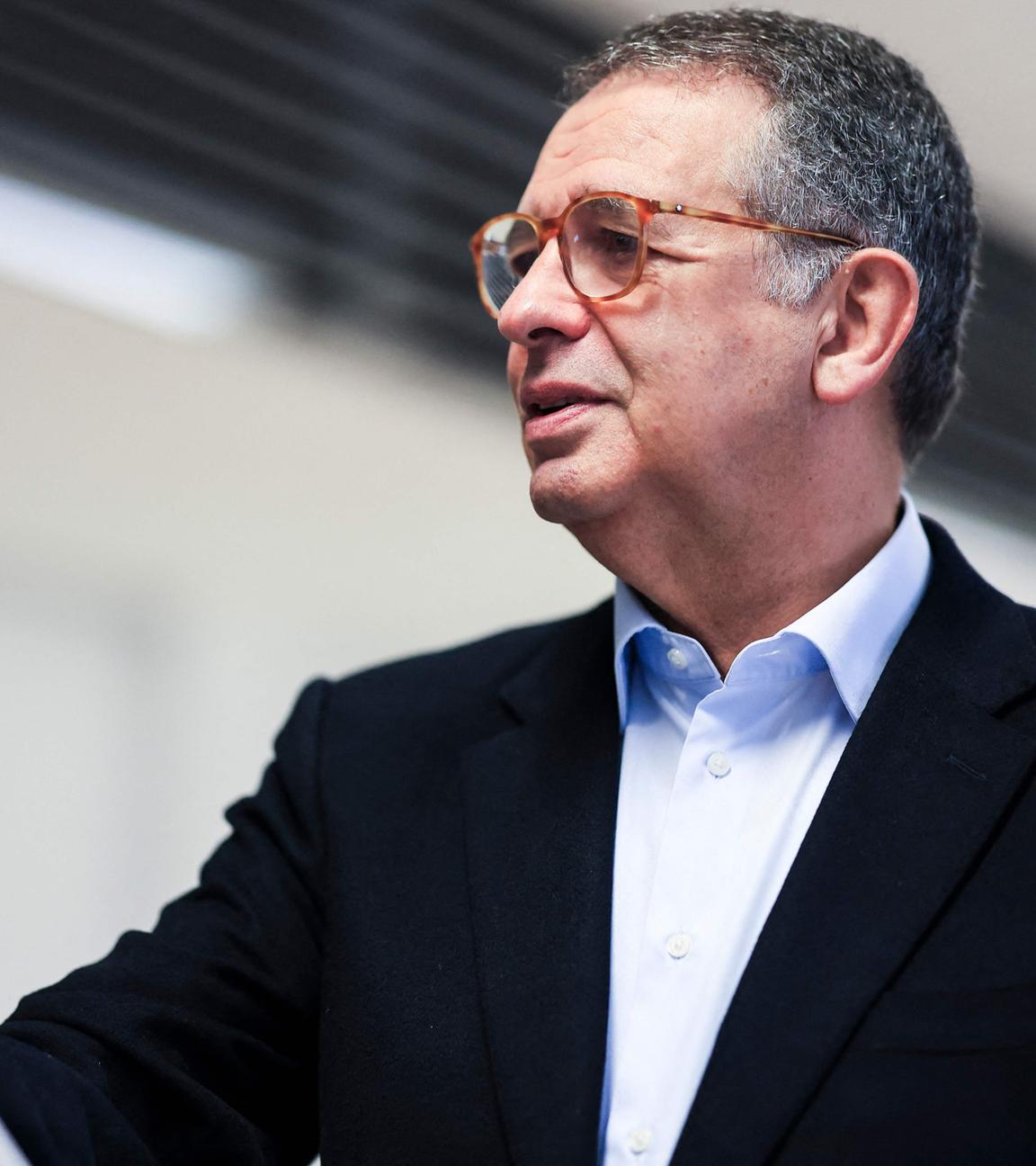 Der sozialistische Präsidentschaftskandidat Antonio José Seguro gibt am 8. Februar 2026 in einem Wahllokal in Caldas da Rainha, nördlich von Lissabon, seine Stimme für die portugiesischen Präsidentschaftswahlen ab. 