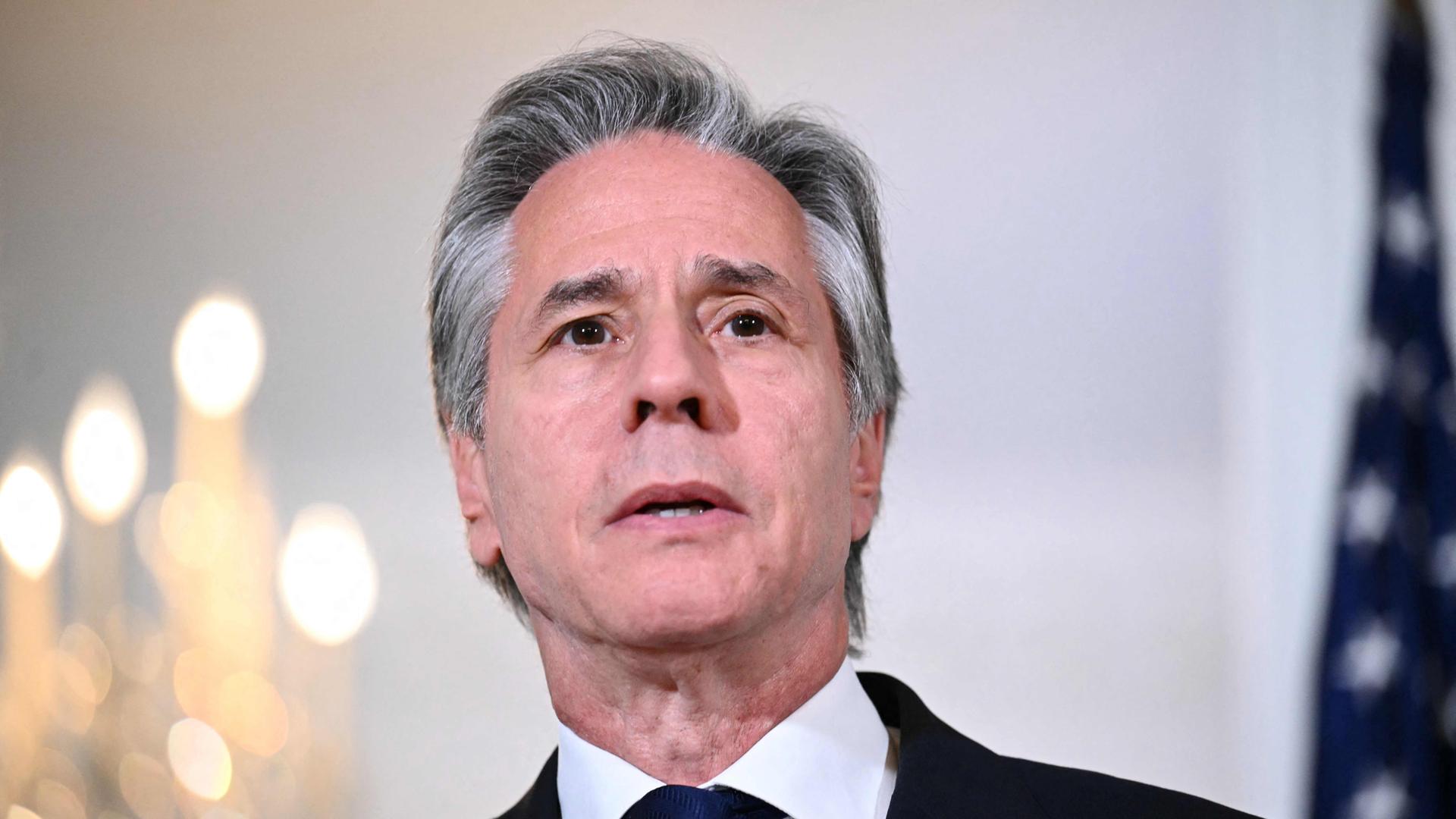 Antony Blinken spricht am 17.07.2024 vor einem Treffen mit Mexikos Außenministerin Alicia Barcena im Treaty Room des State Department in Washington, DC, zur Presse. 