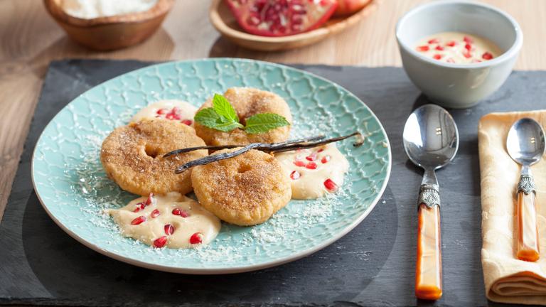 Apfel- Kokoskrapfen mit Zabaglione