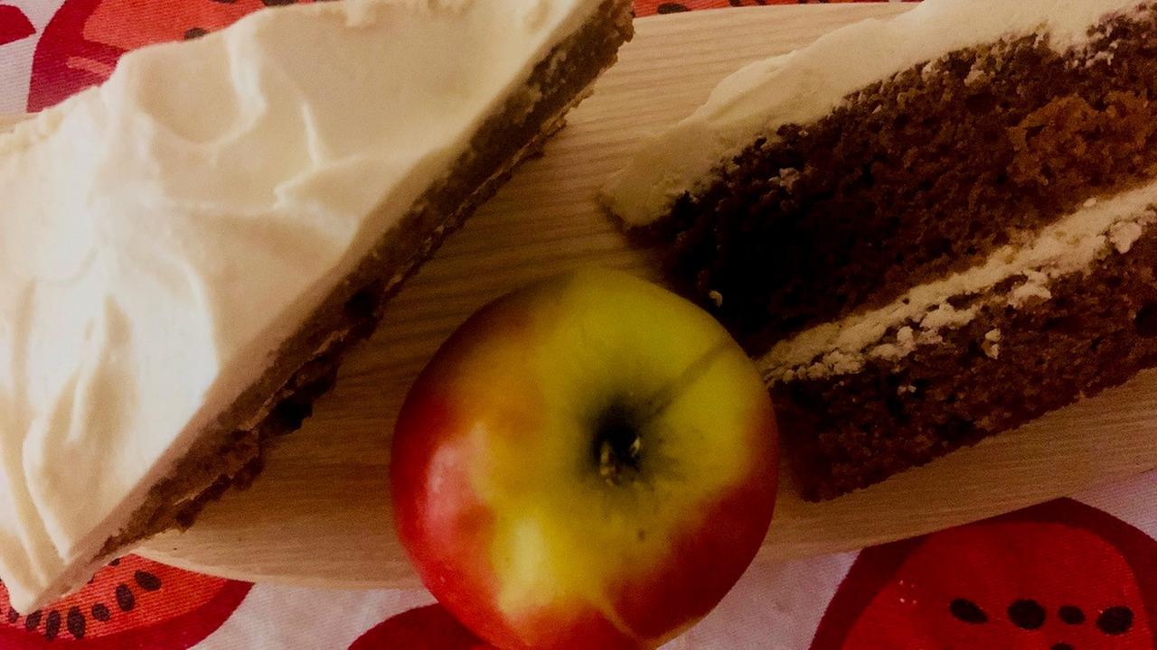 Apfelkuchen mit Miso-Frischkäse-Frosting
