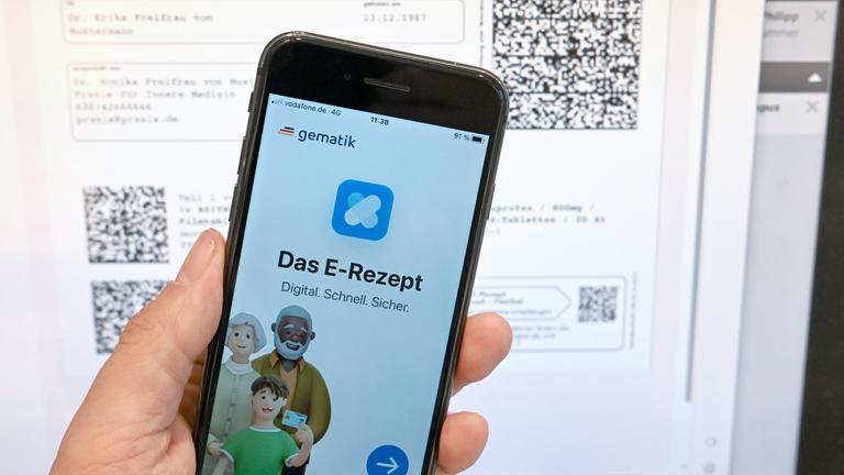 Eine Handy-App, auf der "Das E-Rezept" steht