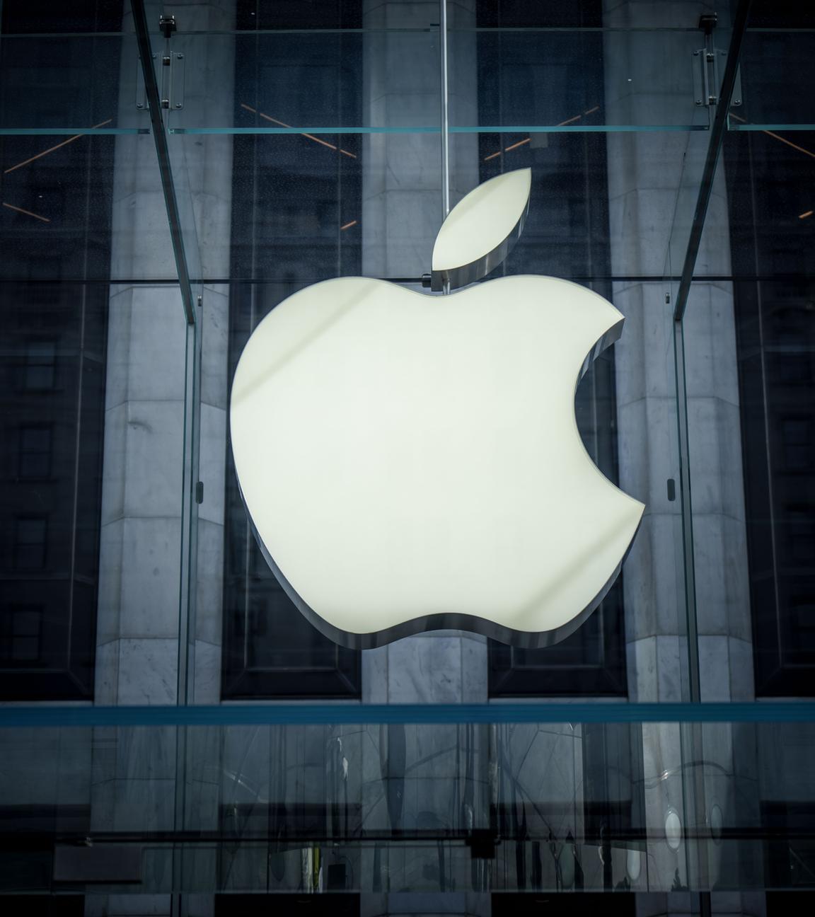 USA, New York: Das Logo von Apple, aufgenommen in Manhattan.