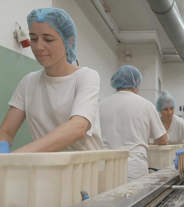 Arbeit in einer Brotfabrik