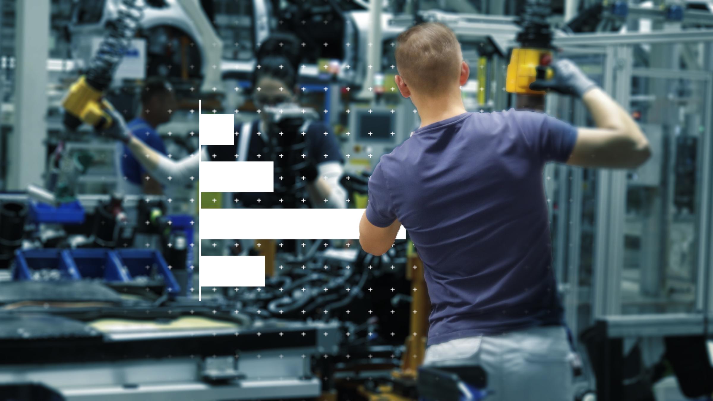 Das Bild zeigt einen Monteur im VW-Werk Zwickau. 