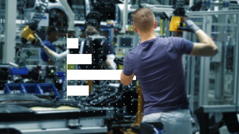 Das Bild zeigt einen Monteur im VW-Werk Zwickau. 