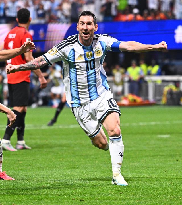 Lionel Messi und Julián Álvarez am 07.07.26