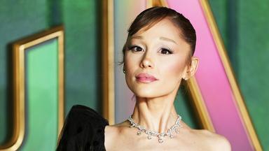 Ariana Grande posiert für Fotografen bei ihrer Ankunft bei der Premiere des Films "Wicked For Good" in London.