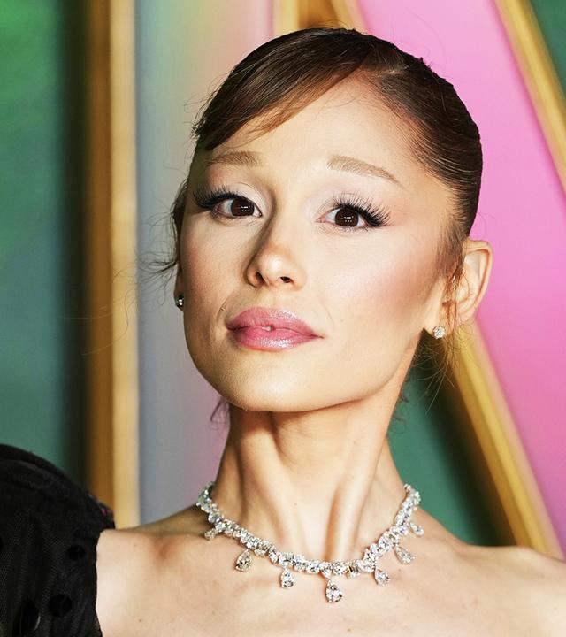 Ariana Grande posiert für Fotografen bei ihrer Ankunft bei der Premiere des Films "Wicked For Good" in London.
