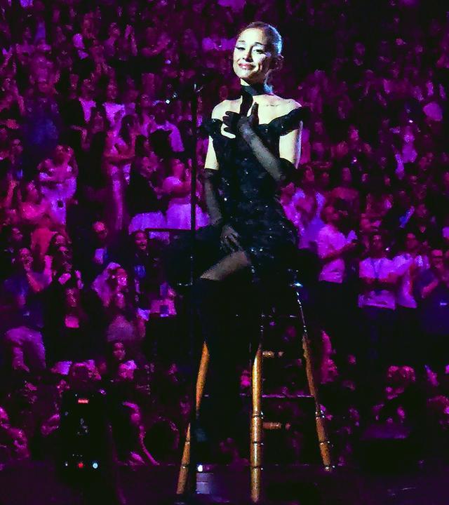 Ariana Grande bei ihrem Konzert in London